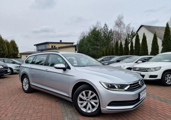 Volkswagen Passat cena 62800 przebieg: 125000, rok produkcji 2018 z Zawiercie małe 596